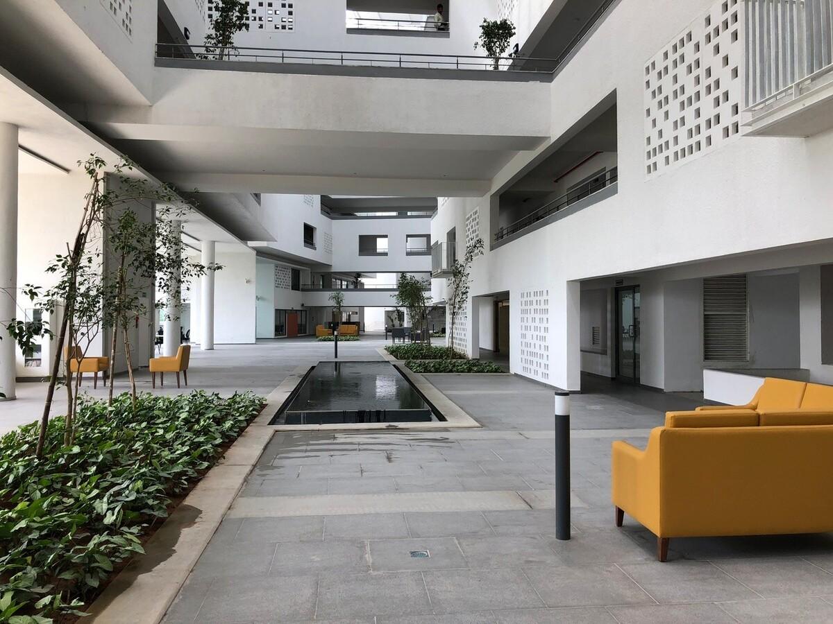 跳跃在建筑上的彩色透视框——“园畔”老年公寓
