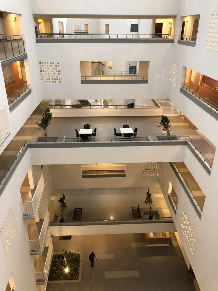 跳跃在建筑上的彩色透视框——“园畔”老年公寓
