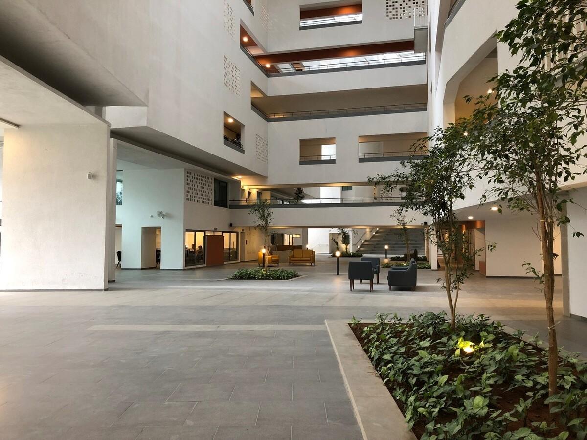 跳跃在建筑上的彩色透视框——“园畔”老年公寓