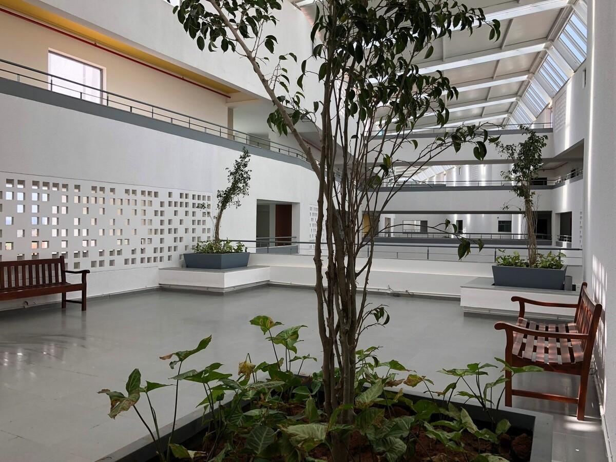 跳跃在建筑上的彩色透视框——“园畔”老年公寓