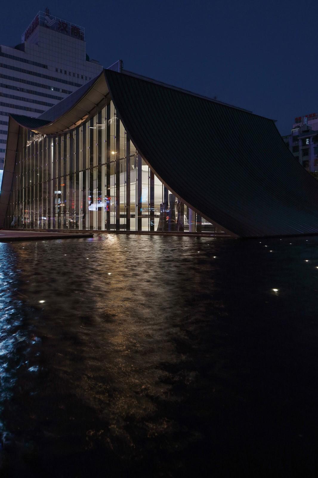 与地景融为一体的弧线型售楼处 —— 汉阳归元寺售楼处设计