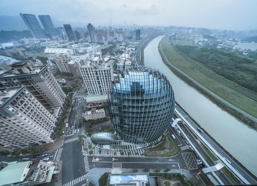 基隆河畔的绿色办公建筑 —— 砳建筑，台北 / Aedas