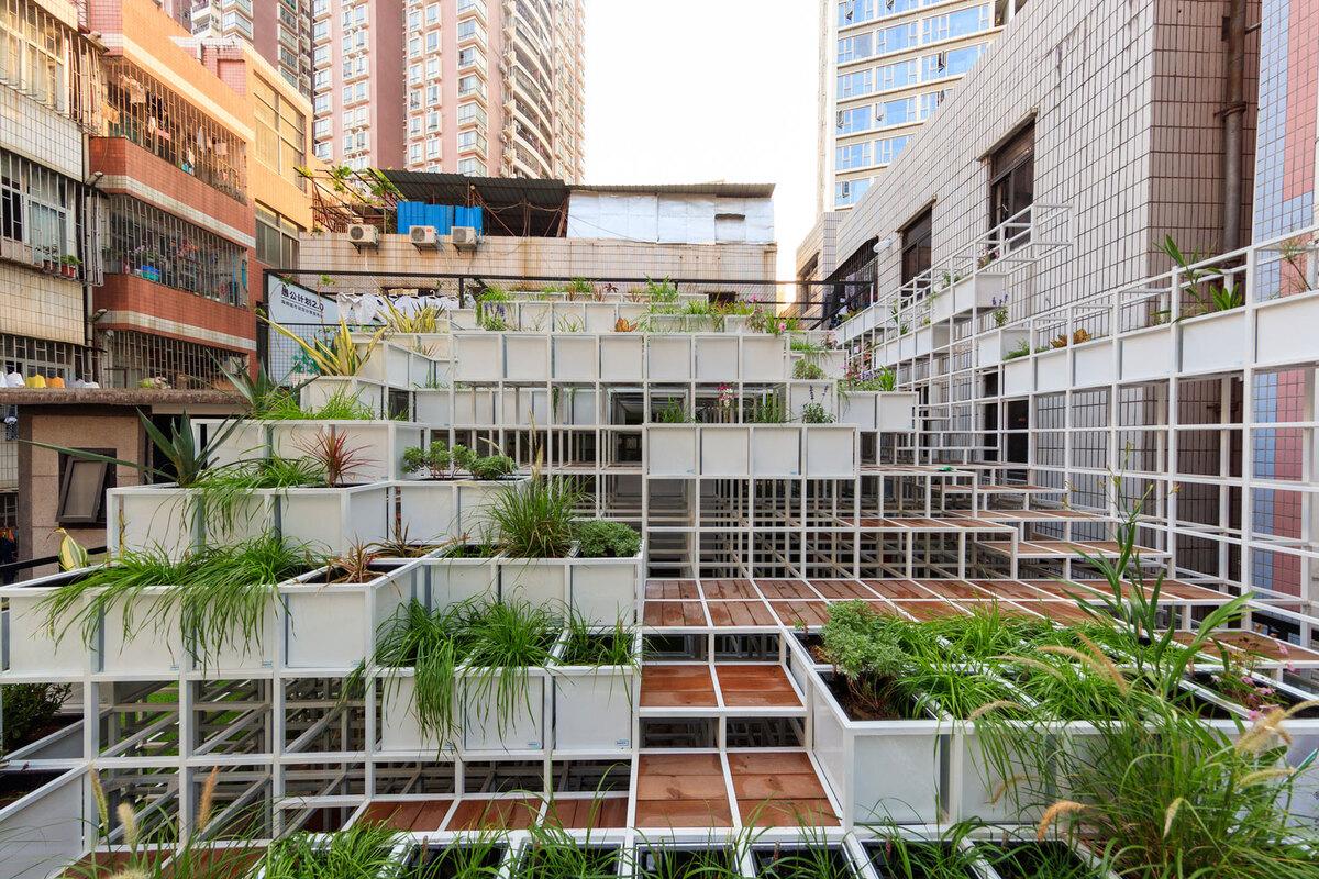 在城中村的上空构筑成一个新地表“Urban Mountain” —— 深圳“城上绿云”