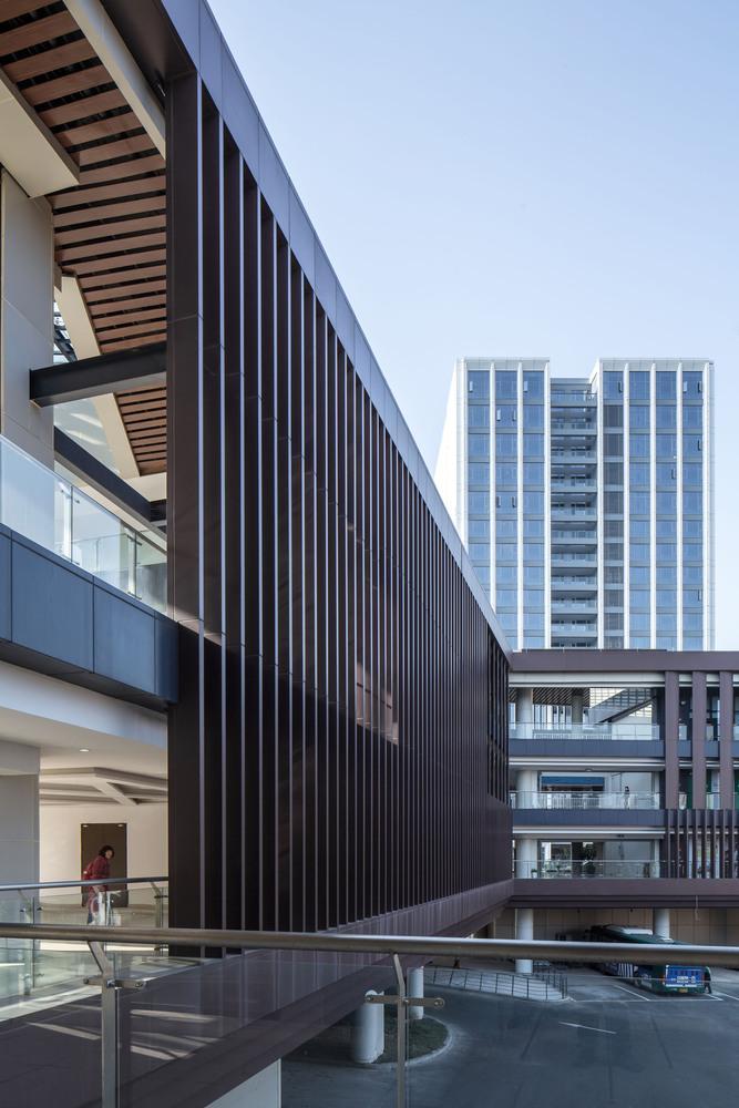 “水陆廊桥” —杭州运河旅游集散中心/ 浙江大学建筑设计研究院
