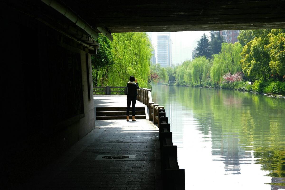 “水陆廊桥” —杭州运河旅游集散中心/ 浙江大学建筑设计研究院
