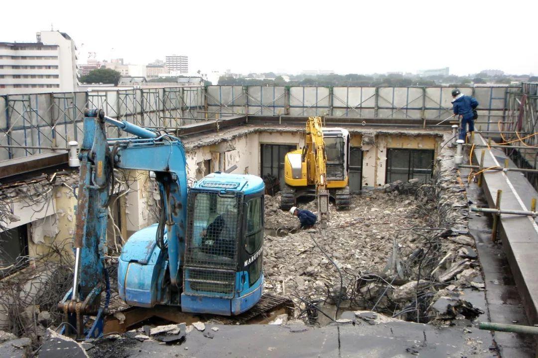 建房子难，其实拆房子更难
