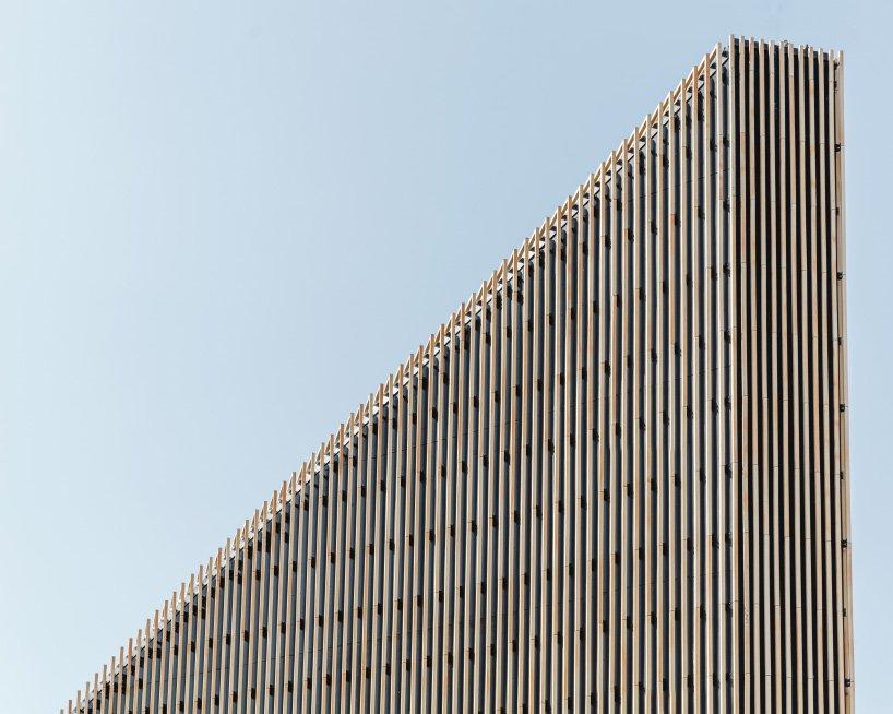 仿佛没有厚度的“纸片建筑”：丹麦楔形图书馆