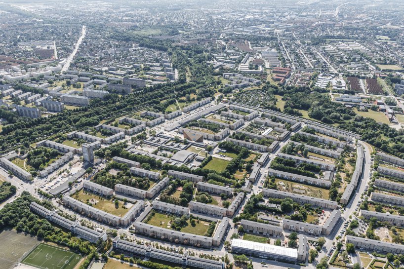 仿佛没有厚度的“纸片建筑”：丹麦楔形图书馆