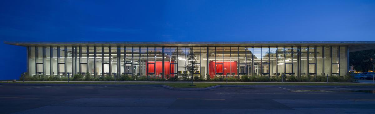 仿佛在炎阳中慢慢融化:迈阿密大学建筑学院