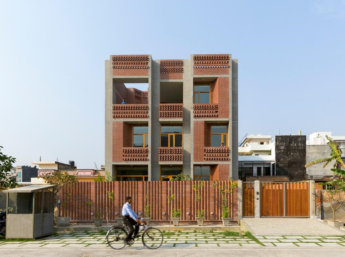印度动感砖砌住宅 / Vir.Mueller Architects 