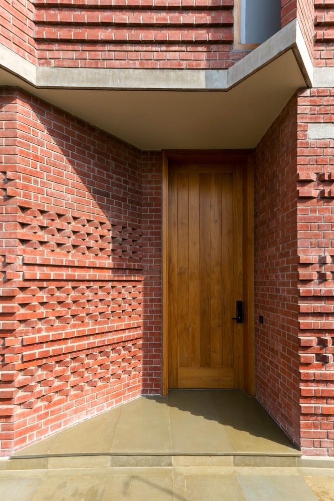 印度动感砖砌住宅 / Vir.Mueller Architects 