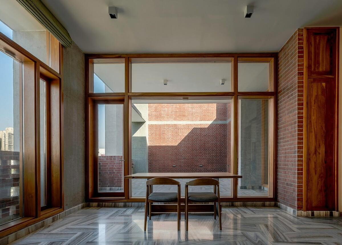 印度动感砖砌住宅 / Vir.Mueller Architects 