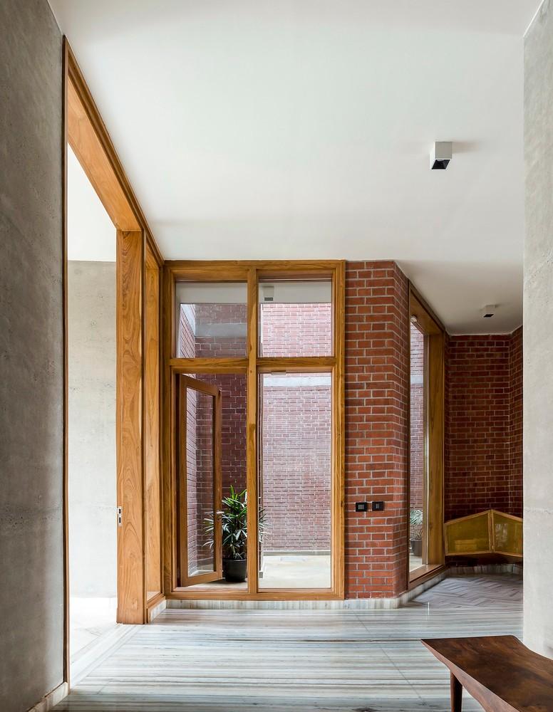 印度动感砖砌住宅 / Vir.Mueller Architects 