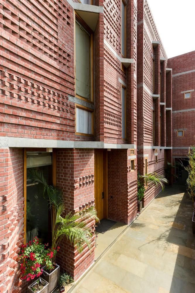 印度动感砖砌住宅 / Vir.Mueller Architects 