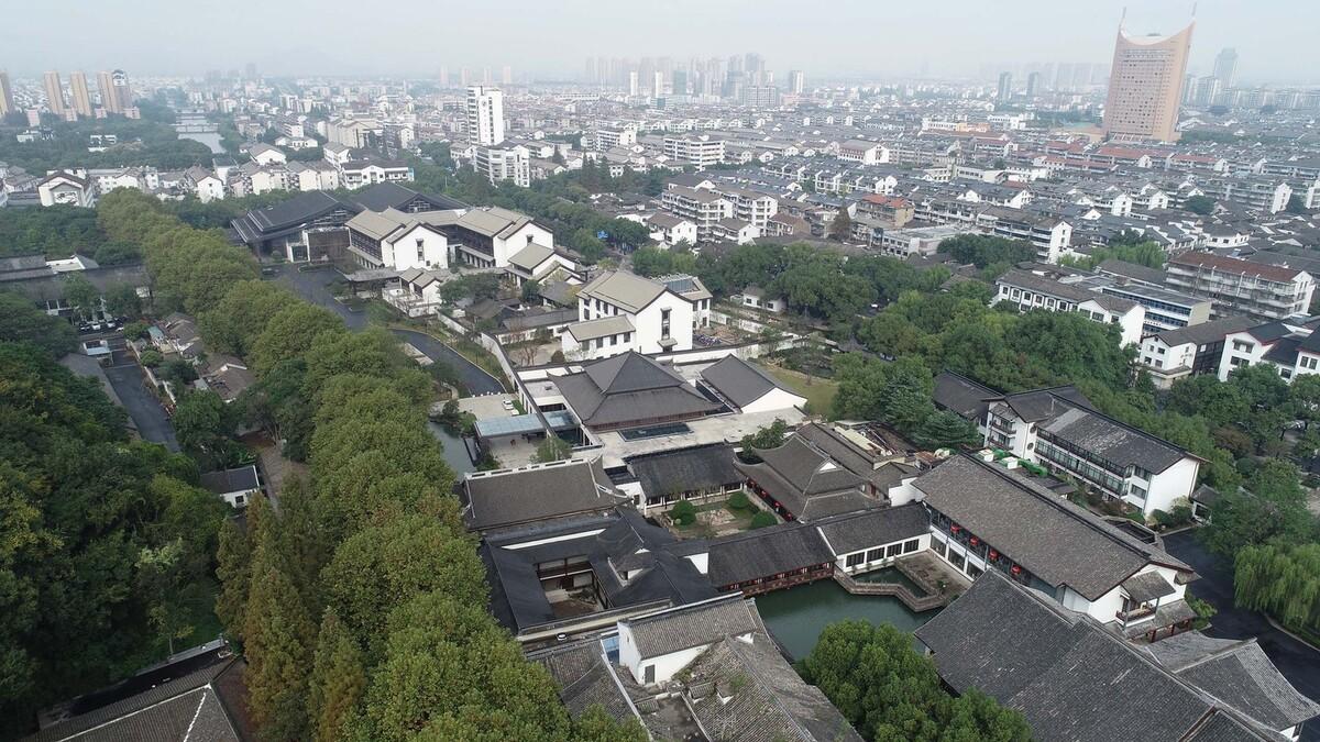 白墙黒瓦，古典重现！绍兴饭店改扩建提升工程 / 浙江大学建筑设计研究院 