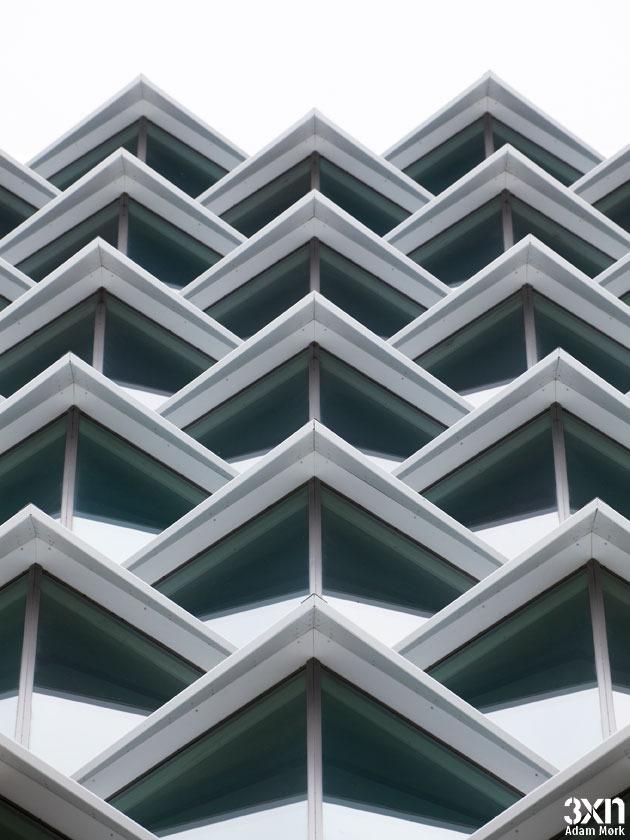 披鳞片形如折纸屋顶的海港储蓄银行/3XN建筑师事务所
