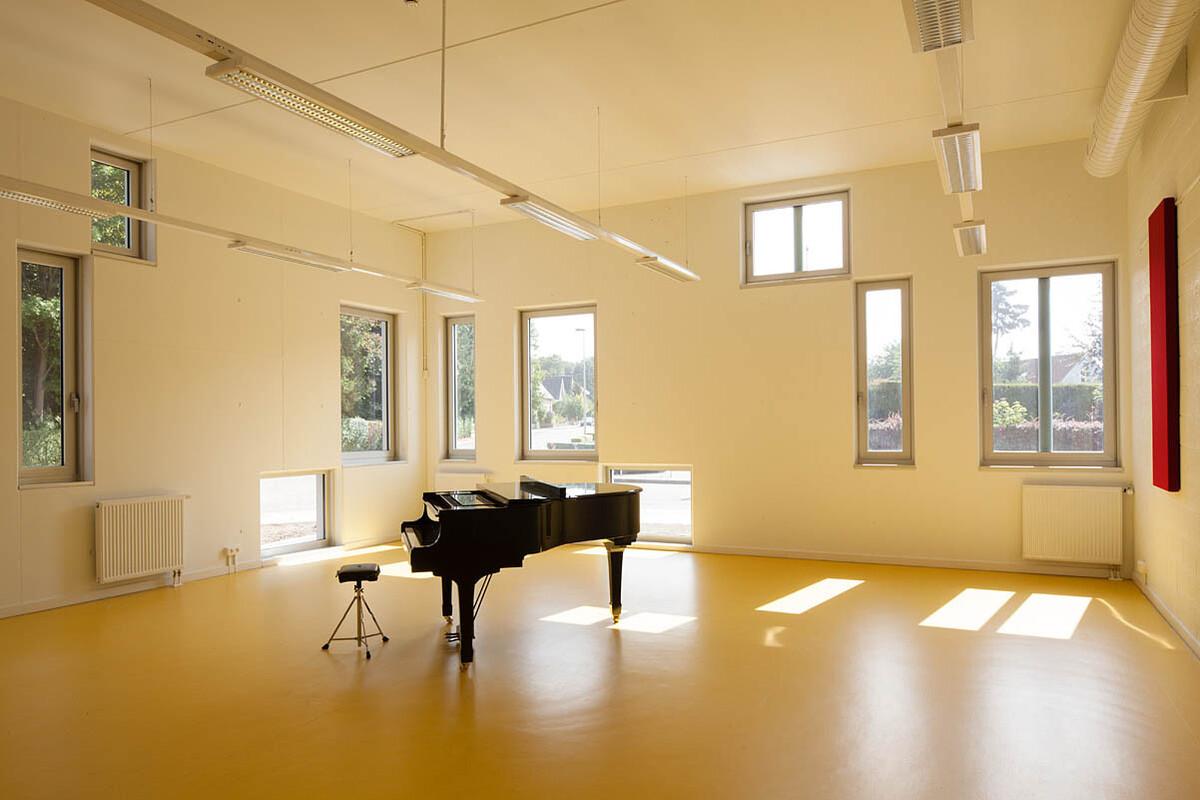 将大师经典的音符涂抹色彩，复刻在立面上——音乐与建筑的融合之作