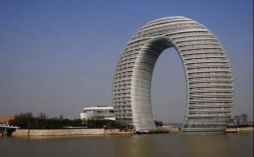 外号，号外： 一个建筑的名字会起错，但外号绝不会错