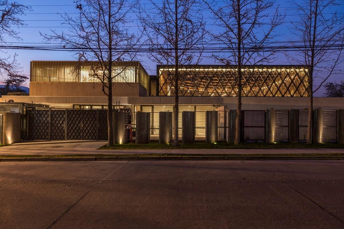 NBI社区里犹太教堂和社区中心集合体 / Nicolas Loi