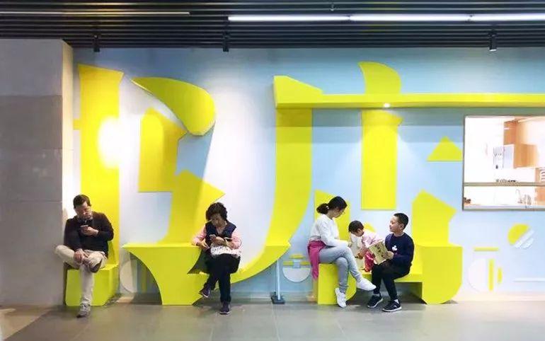 上海交大的00后书店，用有趣抵抗这个无聊的时代