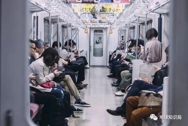 日本人多地少为什么还能一家一栋房？