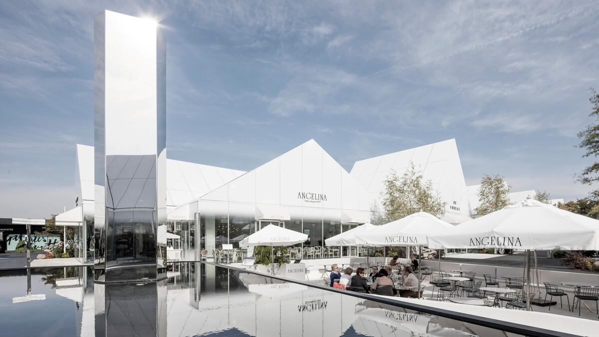 法国里昂奥特莱斯，白色小房子构成村庄 / Gianni Ranaulo Design