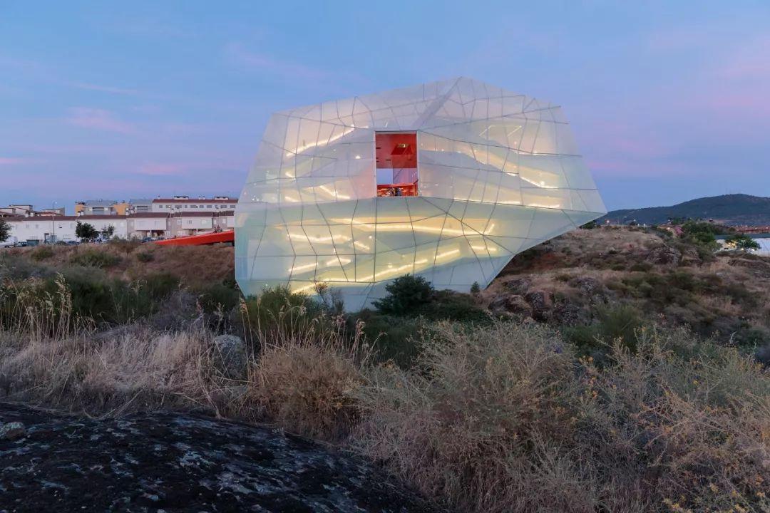 当建成建筑变得“政治不正确”，准失业建筑师们如何实践？