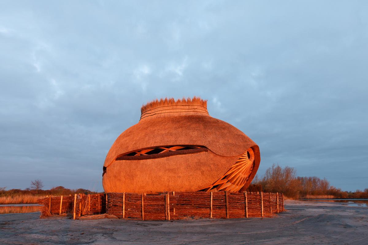 栖息于水畔的水鸟蛋：Tij 观鸟屋 / RO&AD Architecten