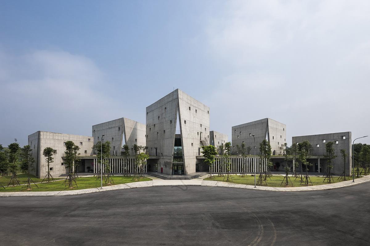 光影错落，开合有度：Viettel 厂外工作室 / 武重义建筑事务所