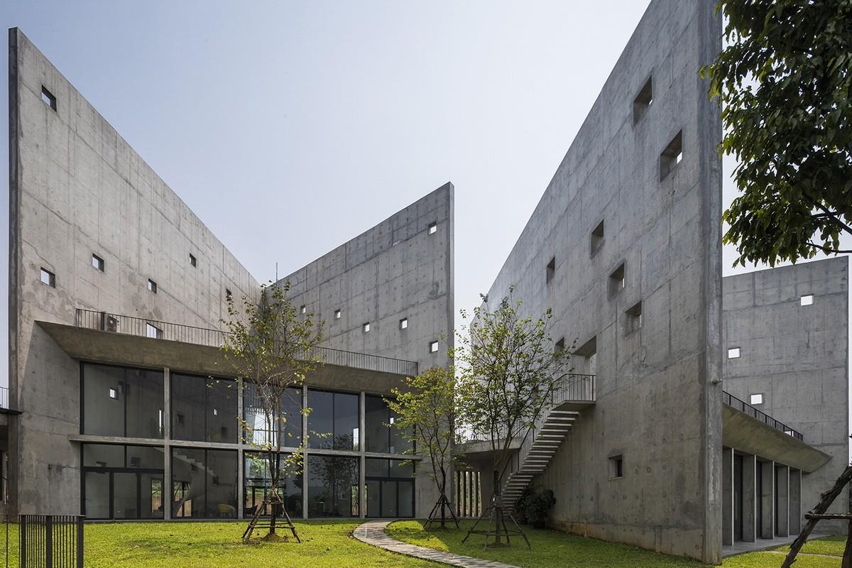 光影错落，开合有度：Viettel 厂外工作室 / 武重义建筑事务所