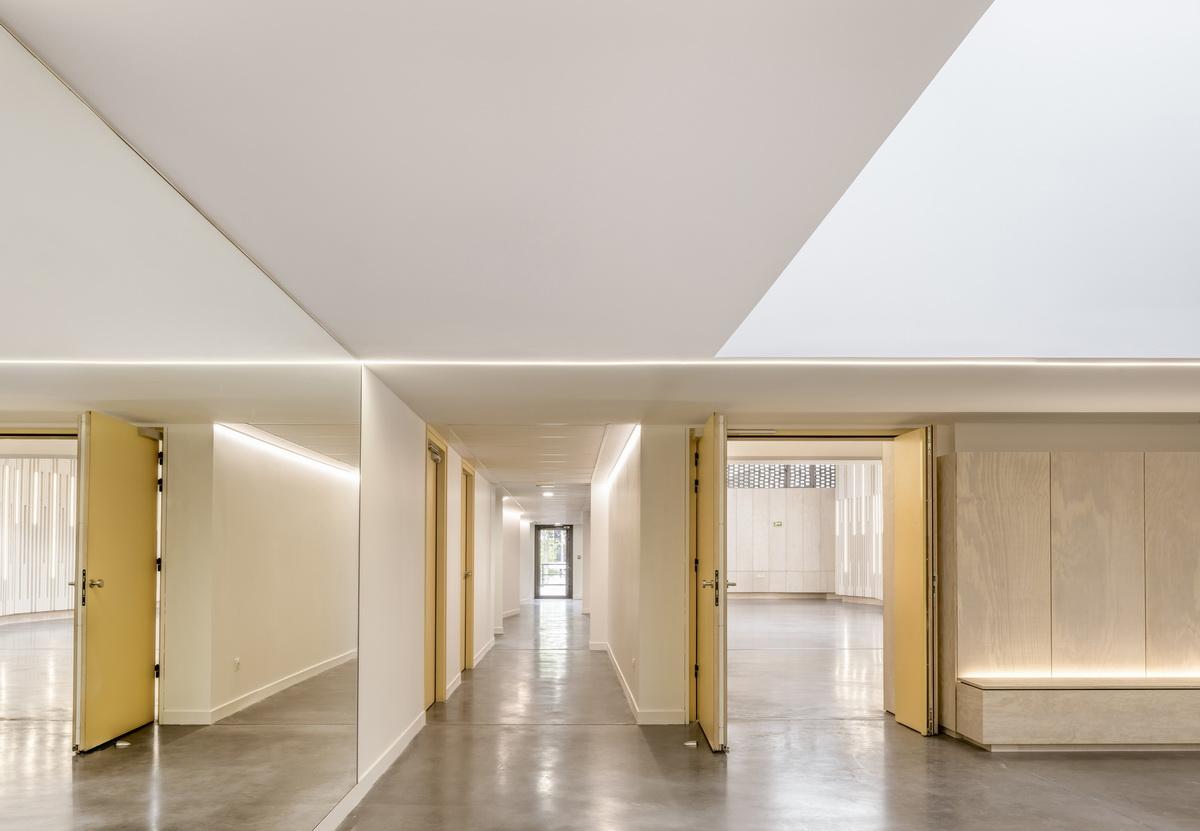 方圆之间的几何律动——Elancourt 音乐学校 / Opus 5 architectes
