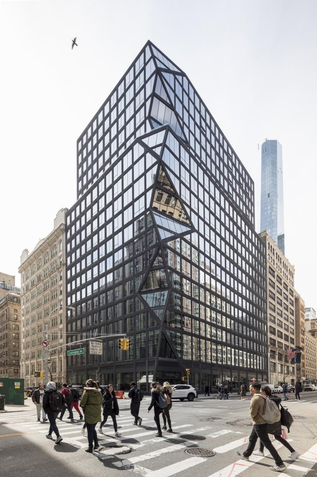 立体派艺术融入历史街区：纽约东22街121号公寓 / OMA