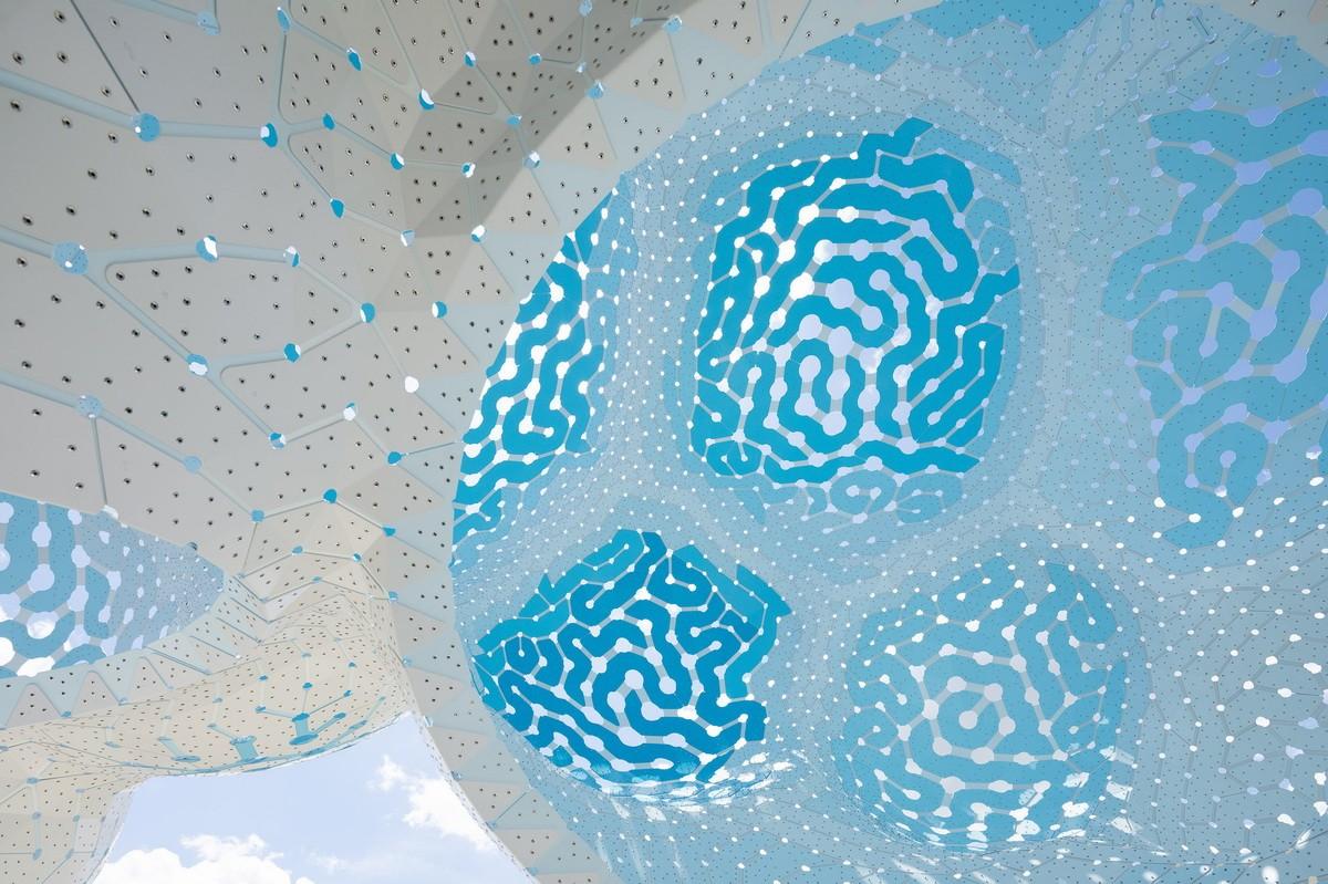 梦幻之柱——牵引气球升向蓝天