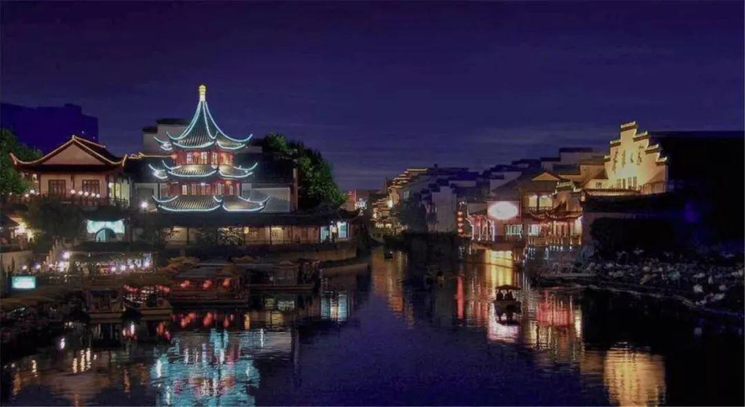目前大部分城市的状况是，没几栋楼好看，没几栋楼真值得被照成什么样 | 齐洪海 一席第691位讲者