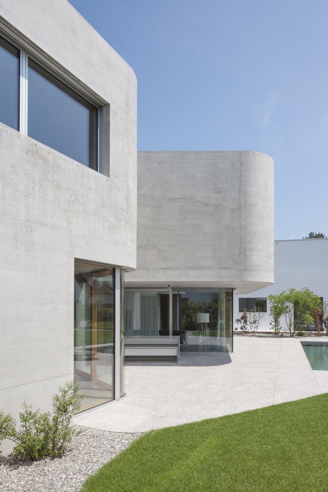 宛如一座柔和朴素的雕塑：Neuhofweg 住宅 / Beck + Oser Architekten
