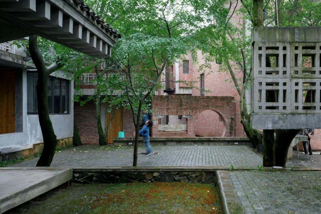 红砖美术馆之后，董豫赣在乡下建了座现代版“古典园林”