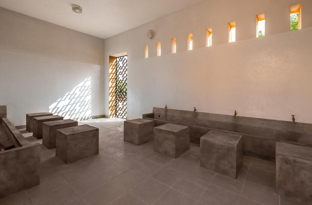 HIKMA图书馆：宗教与世俗完美结合的综合体 / atelier masōmī + studio chahar