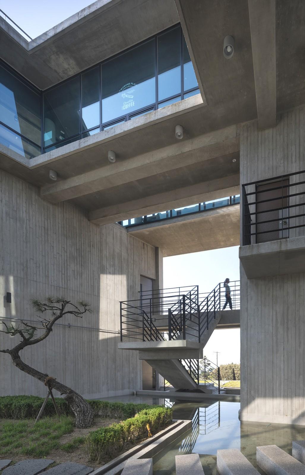 旭日东升，揽海天胜景：五角商业楼 / ON Architecture