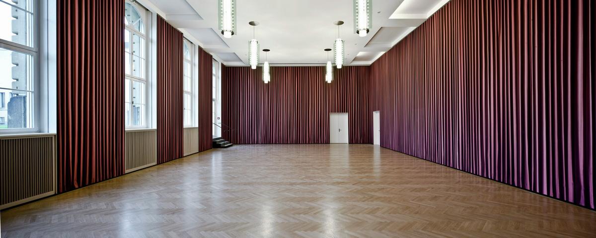 绿草如茵，星星点点——施塔德尔博物馆扩建工程 / Schneider + Schumacher
