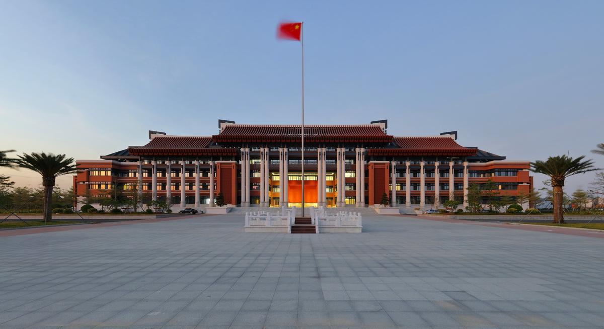 调整大小 1谷文昌干部学院（一期）综合教学楼正立面.JPG