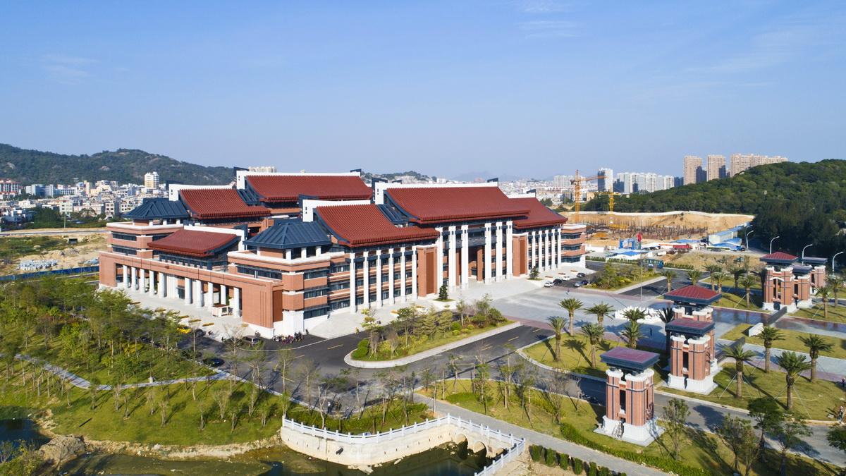 调整大小 7西南方向半空远眺综合教学楼.JPG