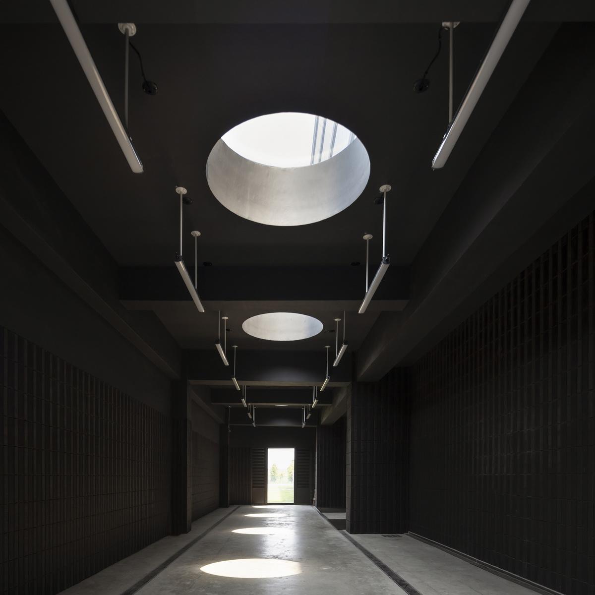 独特又稳重，如大山与土壤：台畜屏东农科厂 / 泽新建筑
