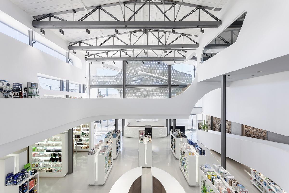 海浪与白帆的奏歌：Mole药房 / KLab Architecture