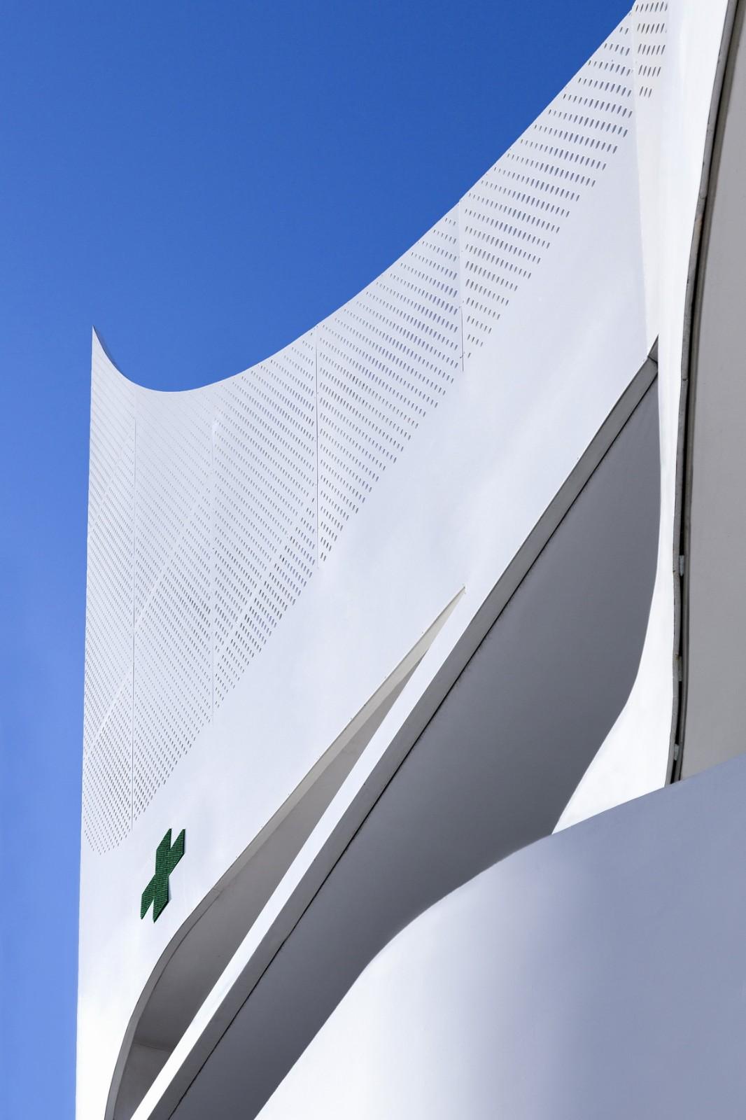 海浪与白帆的奏歌：Mole药房 / KLab Architecture