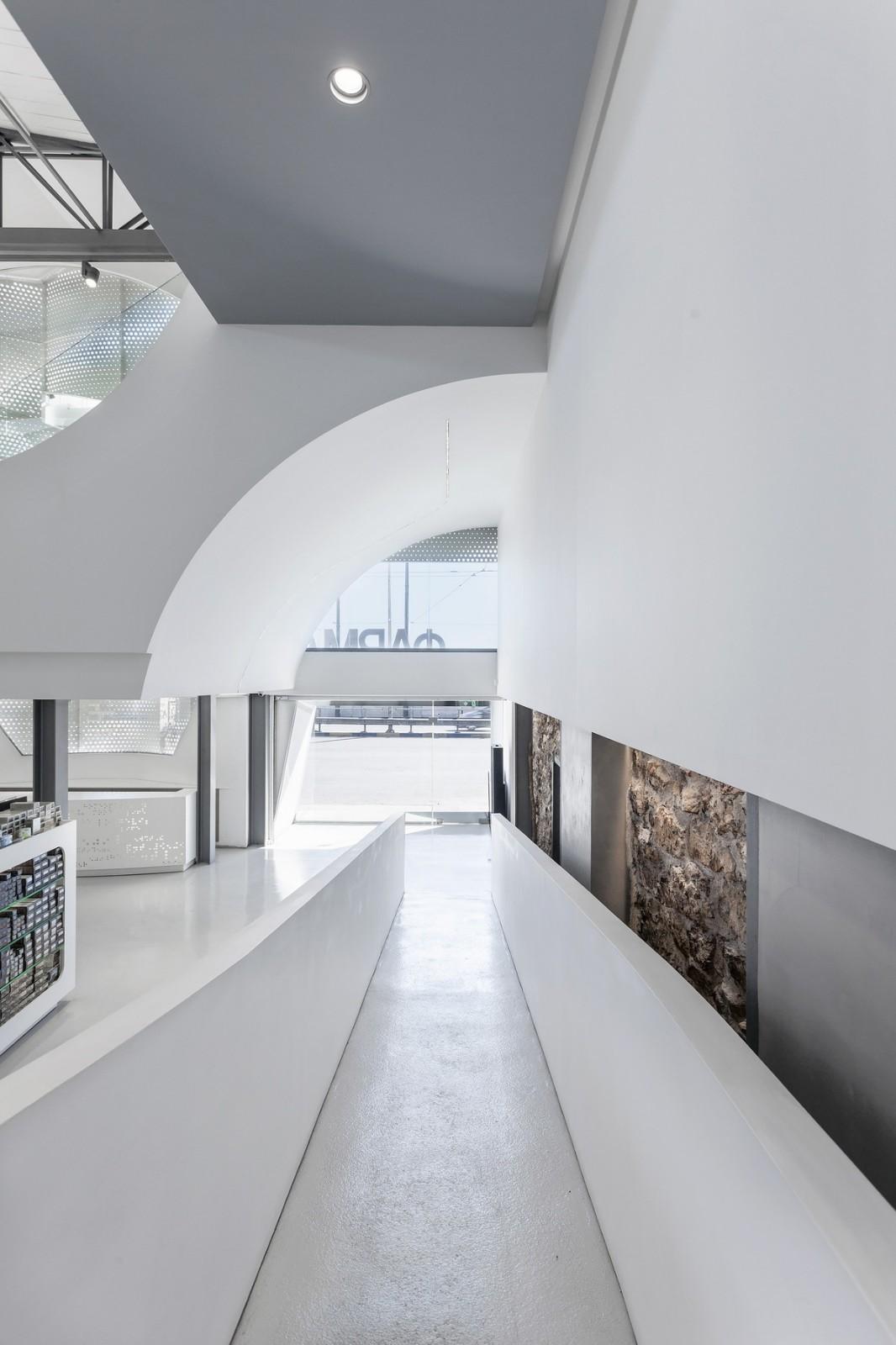 海浪与白帆的奏歌：Mole药房 / KLab Architecture
