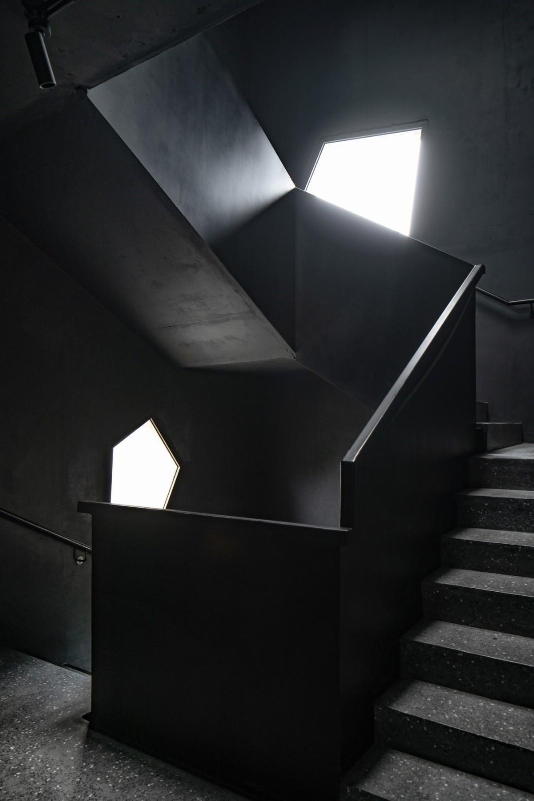 OpenAsia 集团总部，两个核心筒吊起的桥梁办公楼 / G8A Architecture & UrbanPlanning
