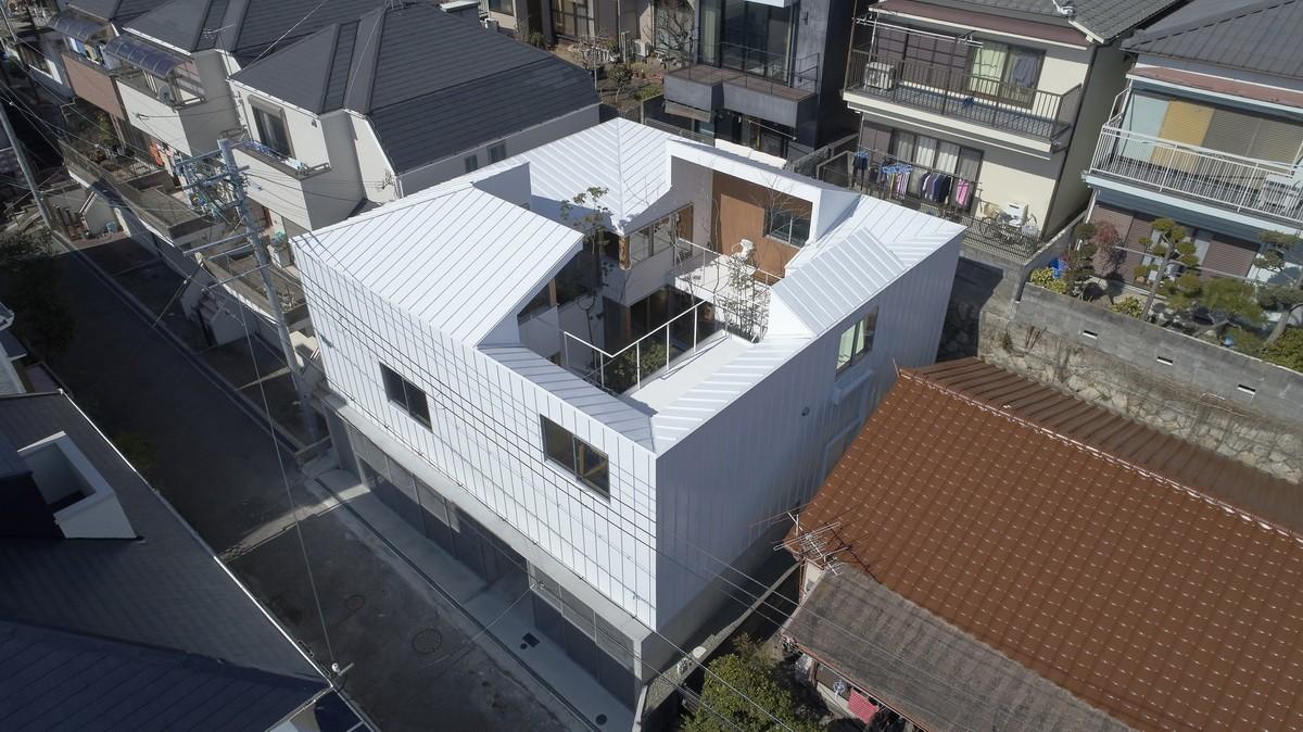 城市中的山谷花园住宅 / 畑友洋建筑设计事务所