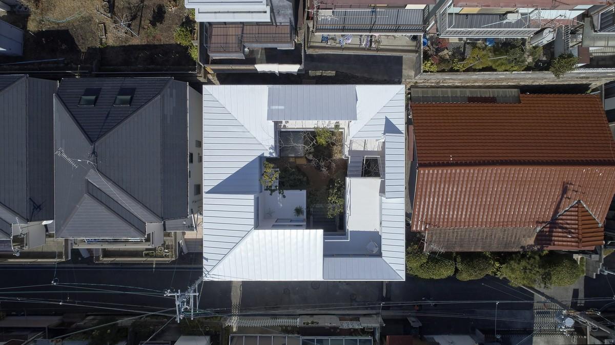 城市中的山谷花园住宅 / 畑友洋建筑设计事务所