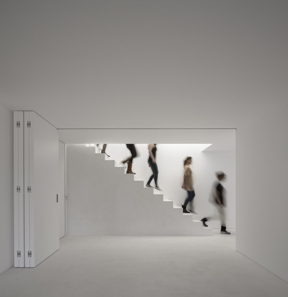 荒漠上的白色雕塑“花”：Fontinha 住宅 / Aires Mateus + SIA arquitectura