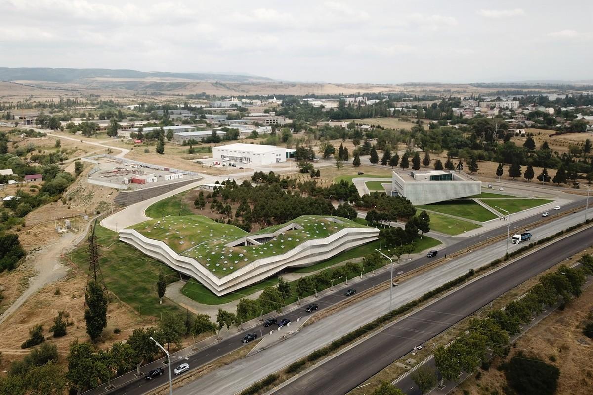 光影咖啡工厂，格鲁吉亚 ／Khmaladze Architects